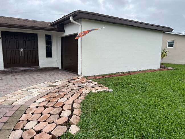 10631 NW 28th St, Unit Apartment-Studio