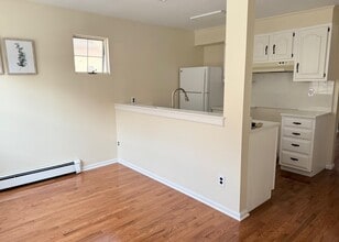 2076 Boston Post Rd in Larchmont, NY - Building Photo - Building Photo