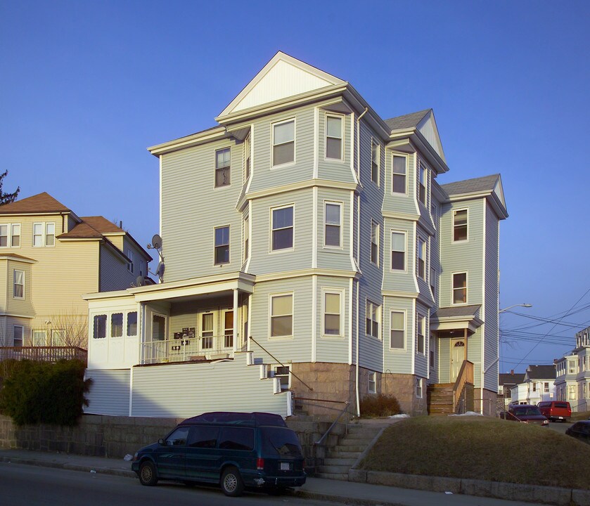 1097-1099 S Main St in Fall River, MA - Building Photo