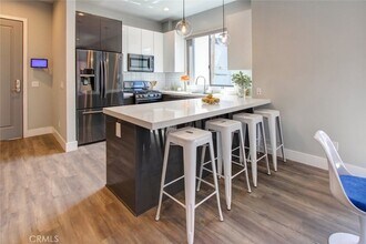 330 Salem St, Unit 103 in Glendale, CA - Building Photo - Building Photo