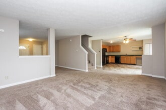 105 Winterwood Dr in Greenwood, IN - Foto de edificio - Building Photo