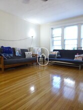 8 Littell Rd, Unit 2 in Brookline, MA - Foto de edificio - Building Photo