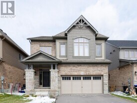 70 Shipley Ave in Collingwood, ON - Building Photo