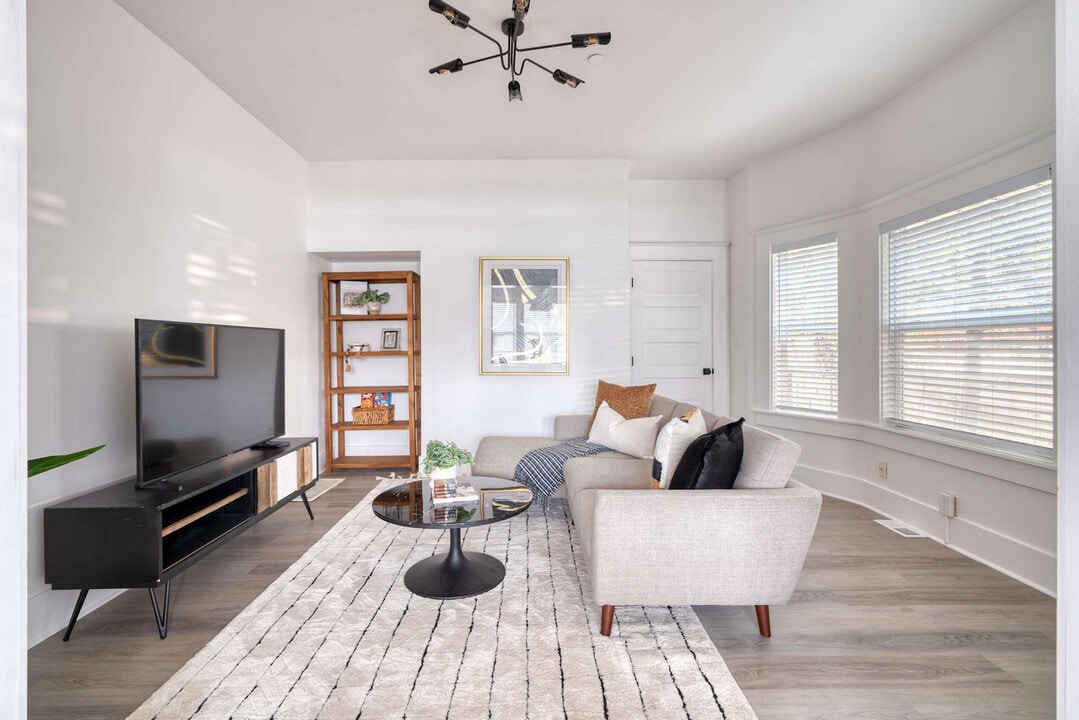 317 NE Beech St in Portland, OR - Building Photo