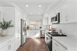 7425 Garden Grove Ave in Los Angeles, CA - Building Photo