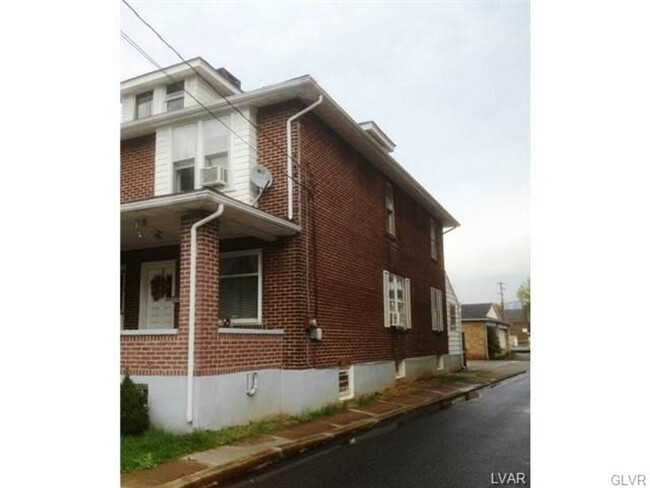 1320-1322 Chelsea Ave in Bethlehem, PA - Foto de edificio - Building Photo