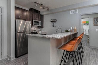 121 E Freedom Way in Cincinnati, OH - Building Photo - Building Photo