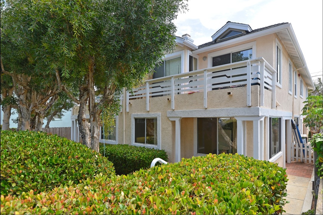 841-843 3rd St in Encinitas, CA - Building Photo