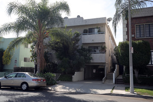 4840 Rosewood Ave in Los Angeles, CA - Foto de edificio - Building Photo