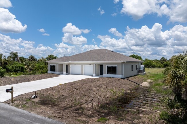 12138 Tetzel Ave, Unit 12138 in Port Charlotte, FL - Foto de edificio - Building Photo