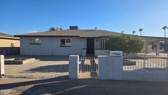 5827 N 22nd Dr in Phoenix, AZ - Building Photo