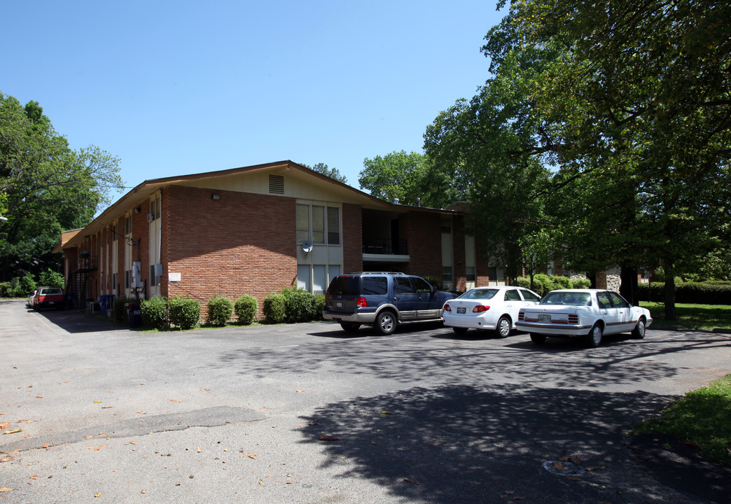 Summer Oaks Apartments in Memphis, TN - Building Photo