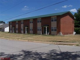 500-501 N 5th St in Desoto, MO - Building Photo