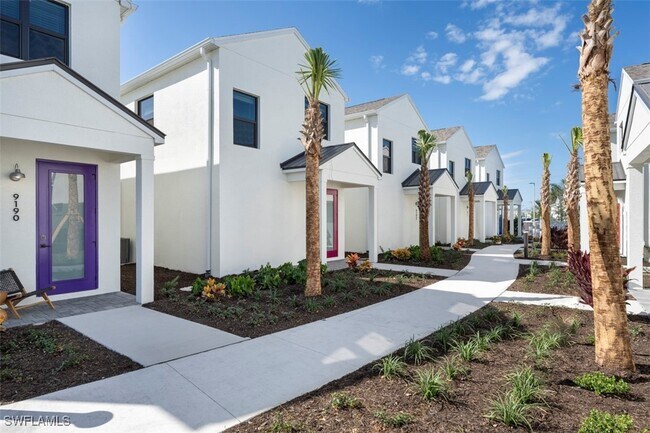 6451 Metro Plex Dr in Ft. Myers, FL - Foto de edificio - Building Photo