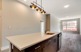 3220 N Lincoln in Chicago, IL - Building Photo