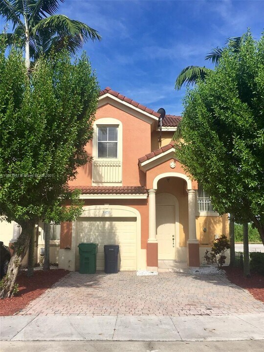 8438 SW 166th Pl in Miami, FL - Building Photo