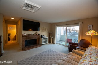 2127 Roundhouse Rd in Sparks, NV - Building Photo - Building Photo