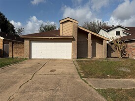 10727 Staghill Dr in Houston, TX - Building Photo