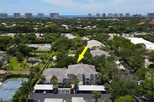 512 Sugar Pine Ln in Naples, FL - Building Photo