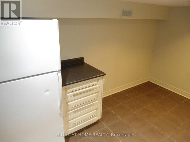 1042 St Clarens Ave in Toronto, ON - Building Photo - Building Photo