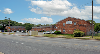 Crossroads Landing East in Norfolk, VA - Foto de edificio - Building Photo