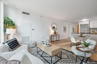 333 Main St, Unit 4C in San Francisco, CA - Building Photo - Building Photo