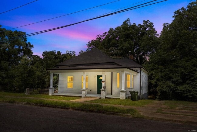 property at 552 S Bainbridge St