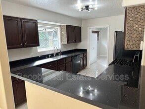 2027 Old Bend Rd in El Cajon, CA - Building Photo - Building Photo