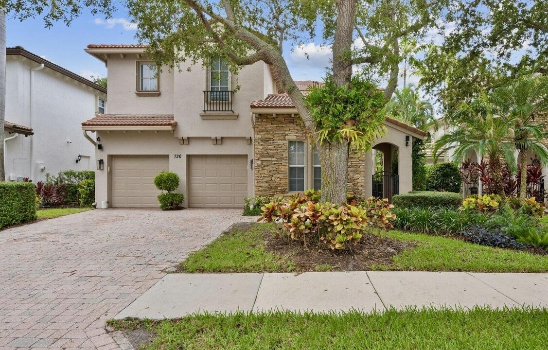 726 Bocce Ct in Palm Beach Gardens, FL - Building Photo