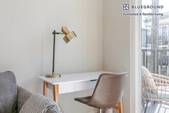 5684 Bay St, Unit FL6-ID1987 in Emeryville, CA - Building Photo - Building Photo