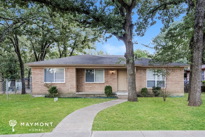 10424 Muskogee Dr in Dallas, TX - Building Photo