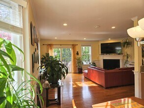 19 Lawndale St in Belmont, MA - Building Photo - Building Photo