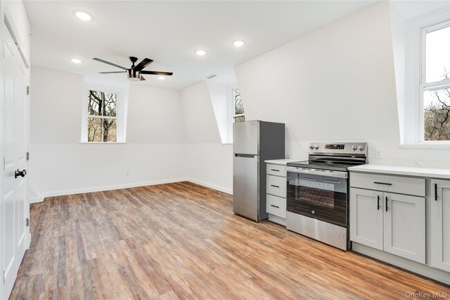 81 Market St in Wappingers Falls, NY - Building Photo - Building Photo