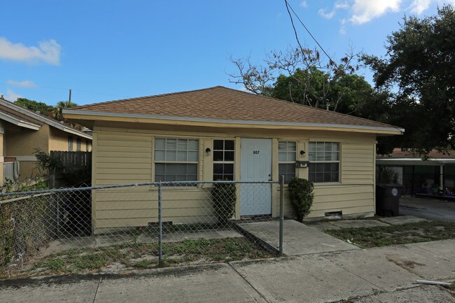 807 14th St in West Palm Beach, FL - Building Photo - Building Photo