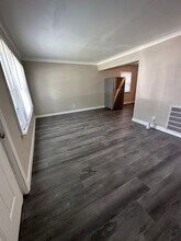 477 Mueller Ave in Ferguson, MO - Building Photo - Building Photo