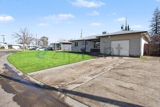 1644 Bowling Green Dr in Sacramento, CA - Building Photo - Building Photo