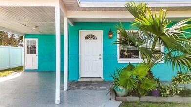 5810 Tangerine Ave S in Gulfport, FL - Foto de edificio - Building Photo