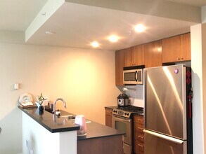 81 Clay St, Unit 522 in Seattle, WA - Building Photo - Building Photo