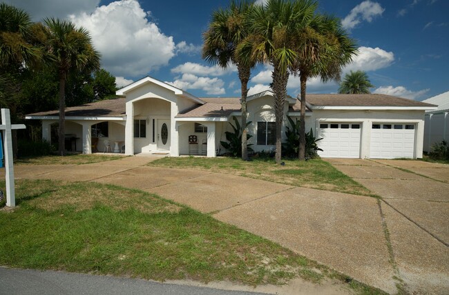 250 Poinsettia Dr in Panama City Beach, FL - Building Photo - Building Photo