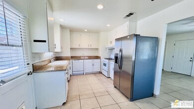 38260 Charlesworth Dr in Cathedral City, CA - Building Photo - Building Photo