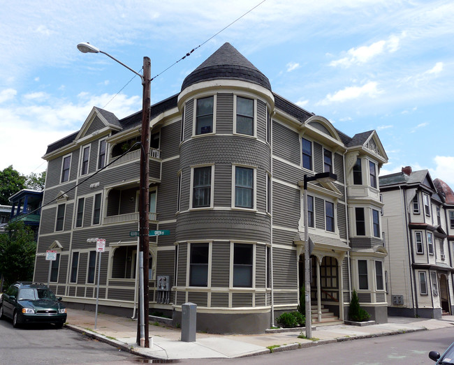 44-46 Green St in Jamaica Plain, MA - Foto de edificio - Building Photo