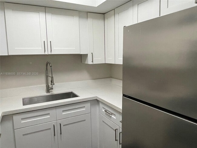 7390 NW 38th St in Hollywood, FL - Building Photo - Building Photo