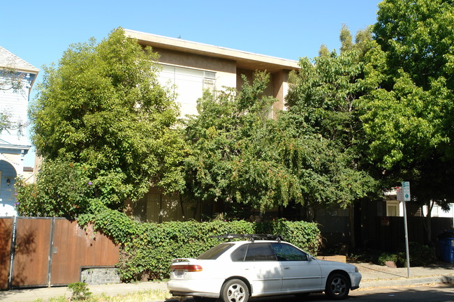 2428 Ellsworth St in Berkeley, CA - Foto de edificio - Building Photo