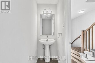 310 Parnian Private in Ottawa, ON - Building Photo - Building Photo