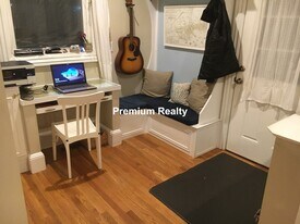 108 Walnut St, Unit 108 in Newton, MA - Building Photo