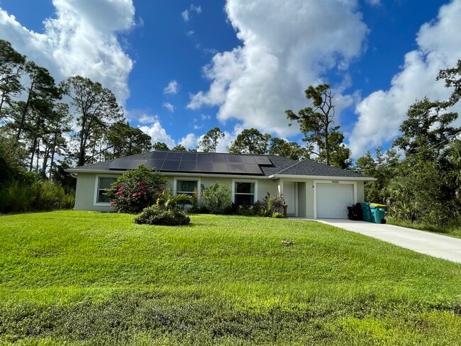 15223 Faulkner Ave in Port Charlotte, FL - Foto de edificio - Building Photo