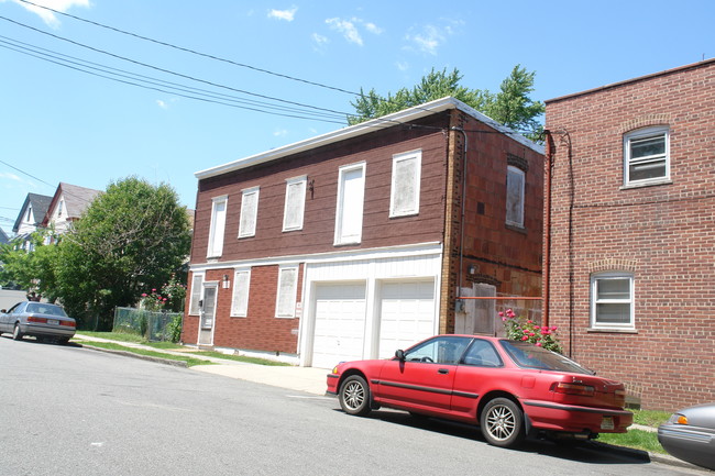 332 Sutton St in Perth Amboy, NJ - Building Photo - Building Photo