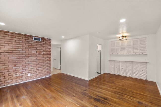 property at 2229 Mimosa Dr