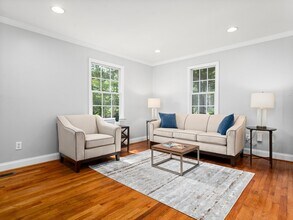 1825 Watkins St in Raleigh, NC - Foto de edificio - Building Photo