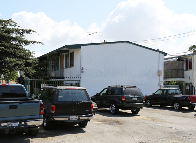 4825 Slauson Ave in Culver City, CA - Foto de edificio - Building Photo